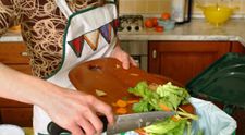 Cum reducem risipa de alimente în România, țara în care se aruncă 2,55 milioane tone de mâncare pe an