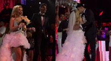 Andreea Bălan a apărut în rochie de mireasă pe scena de la Sala Palatului. A făcut „nunta” mai devreme, în fața miilor de fani. Ce mesaj i-a transmis Victor Cornea: „Mă bucur tare mult pentru tot ce trăiești în acest moment!”