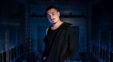 Vlad Musta, finalist Vocea României 2023, a lansat „În dragoste amator”, o confesiune sinceră despre dor, vulnerabilitate și iubiri care nu se uită. Reacția fanilor: „Piele de găină! Doamne, ce piesă, de când o aștept!”
