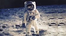 Singurele imagini video ale NASA cu primii pași făcuți pe Lună de Neil Armstrong, scoase la vânzare