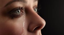 Cercetătorii au mai făcut o descoperire: lacrimile au un rol major în răspândirea virusului SARS-CoV-2