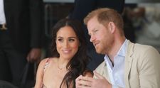 Prințul Harry, în mijlocul unei noi controverse. Soțul lui Meghan Markle, acuzat că a dus o viață dublă. Metoda ingenioasă prin care a reușit să vorbească, în același timp, cu mai multe fete: „În perioada în care...”
