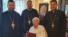 Alexandru Arșinel, decorat cu Ordinul „Crucea Bucovinei”. Actorul a primit distincția în scaun cu rotile FOTO