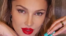 Lora s-a lansat în afaceri! Cât costă un ruj de la brandul ei de make-up