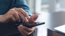 De ce nu este bine să folosești telefonul în Postul Paștelui. Un preot explică motivul pentru care credincioșii sunt îndemnați să ia în considerare și „postul digital”
