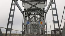 Cozi de până la 6 ore de așteptare pe podul Giurgiu–Ruse, pe sensul de ieșire din România. Ce alternative au găsit turiștii exasperați