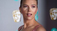Scarlett Johansson, accident vestimentar în fața paparazzilor. Ce au surprins camerele foto