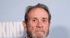 Tommy Lee Jones, distrus după moartea fiicei sale. Prietenii se tem pentru starea lui de sănătate: „Nu mai este el însuși”
