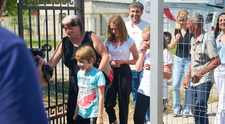 VIDEO Frații Anghel, primii pași în noua casă: Cu timpul, o să ne obișnuim și cu viața asta