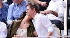 Brad Pitt, apariție rară alături de iubita cu 30 de ani mai tânără decât el. Relația lor devine tot mai serioasă