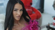 S-a retras din viața publică, dar atrage toate privirile și acum. Daniela Crudu, apariție de infarct pe străzile din Capitală. Cum arată acum fosta asistentă TV