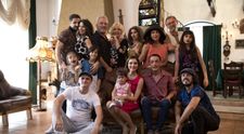Ai nostri sunt mai tari decat ai lor! Am ales marele castigator! Cine vine la cina comediei pe platourile de filmare?