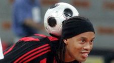 Ronaldinho a pierdut 125 de milioane de dolari. I-au găsit numai 6 dolari în conturi. Fotbalistul trăiește în prezent din evenimente și meciuri demonstrative