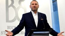 Viorel Cataramă, ironic pe Facebook: „Două polițiste frumoase mă controlează de două ori pe zi”