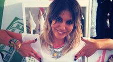 Sore, super sexy intr-o rochie rosie cu decolteu amplu. Cat de seducatoare a fost vedeta