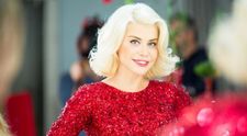 Loredana Groza, asa cum nu o vezi niciodata la TV. Cum arata vedeta fata strop de machiaj pe chip