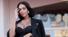 Georgina Rodriguez, schimbare de look și decolteu spectaculos pe covorul roșu de la Veneția