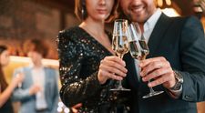 Tradiții și obiceiuri în noaptea dintre ani! Ce să porți de Revelion pentru a avea parte de bani, noroc și sănătate în 2026