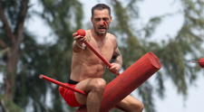 Desafio: Aventura, 5 ianuarie. Vladimir Drăghia, cu fața plină de sânge: ”Ciocan în ochi!”. Câștigătorii primului joc Desafio! Cine câștigă vila, cine va ajunge în satul pescăresc și cine va sta în pustiu!