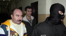 Cum arăta zoo-ul secret al lui Nuțu Cămătaru. Babuini, cangur albinos, cămilă și păsări rare, găsite de mascați în „regatul” din Ferentari