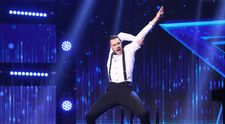 La început părea un număr foarte bun de pian, dar ce a urmat după a ridicat în picioare sala
