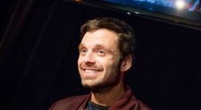 VIDEO Sebastian Stan, bălăceală în ocean cu altă femeie decât iubita lui
