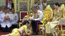 Coronavirus | Regele Thailandei s-a izolat cu 20 de concubine într-un hotel din Germania