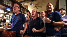Suporterii britanici de la EURO 2020 vor da iama în baruri. Câți bani vor cheltui ca să-și susțină favoriții