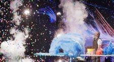 Faceți cunoștință cu Profu’ Zăpăcit, concurentul care a oferit un spectacol exploziv, cum nu s-a mai văzut pe scena Românii au talent, iar reacțiile juraților au fost savuroase: „Ne-ați distrus aici scena și platoul. A fost extraordinar!”