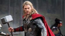 De nerecunoscut! Cum arată Chris Hemsworth la debut