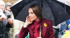 Gestul făcut de Kate Middleton când un bărbat s-a apropiat și i-a cerut un autograf: „Nu pot să semnez, îmi pare foarte rău. Pot însă să…” VIDEO