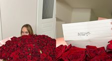 Surpriză neașteptată după divorț. A primit un buchet cu 303 trandafiri. Gestul romantic care i-a pus pe gânduri pe fanii unei influencerițe celebre: „Îmi lipsești”