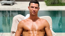 Cristiano Ronaldo, dat cu ojă pe unghii și întins pe canapea! Fanii, șocați: „De ce?”