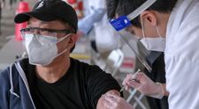 Specialiștii au găsit cauza cheagurilor de sânge care apar după vaccinul anti-Covid. Ce soluție au