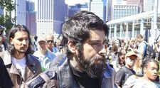 Este unul dintre cei mai râvniți burlaci, dar nici cele mai devotate fane nu l-au recunoscut! Cum a fost surprins celebrul artist