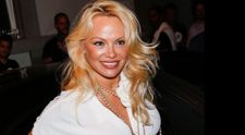 Pamela Anderson, în costum de baie pe coperta revistei MAXIM în ziua în care s-a măritat a 5-a oară