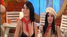 La Happy Hour, fete sexy au prezentat stiri pline de continut si goale de...textile