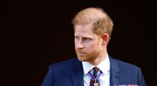 Prințul Harry, la un pas de un incident grav: o femeie obsedată de el a intrat în hotel și s-a ascuns în baie