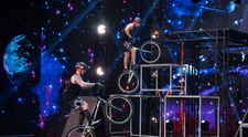 „Voi sunteți definiția a ceea ce înseamnă FENOMEN!”. Andrei Burton și Gabi Orban, rideri cu recorduri Guinness, acrobații cu bicicleta care îți taie răsuflarea pe scena de la Românii au talent