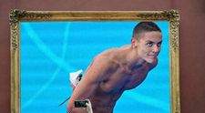 Imagine virală cu campionul David Popovici: „De expus în Luvru”. Înotătorul se pregătește de Campionatele Europene de la Paris