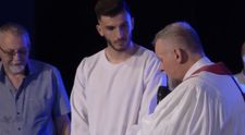 Un celebru fotbalist de la FCSB și-a schimbat religia. Sportivul s-a botezat din nou, după ce a renunțat la Ortodoxism. Ce religie a ales și cum a reacționat Gigi Becali