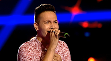 De la The Voice UK, la Vocea Romaniei. Rar auzi o voce ca a lui. Smiley, Moga si Tudor au intors in acelasi timp scaunele