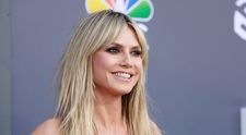 Heidi Klum, apariție topless pe rețelele sociale. A pozat fără haine și le-a arătat fanilor cum se pregătește de Halloween