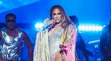 Ce a pățit Jennifer Lopez înainte să vină în România. Reacția ei când a văzut că e slab păzită și fanii ajung lângă ea