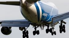 Pasager clandestin pe o cursă Johannersburg-Amsterdam. Cum a supraviețuit peste 8 ore pe roata avionului