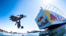 The Flying Bulls, Aeroclubul României și Hawks of Romania fac spectacol în aer, pe 17 septembrie, la Red Bull Flugtag