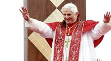 Papa Benedict al XVI-lea se află în stare gravă: „Funcţiile vitale încep să cedeze, inclusiv inima”