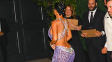 Invitații, uluiți de apariția lui Kim Kardashian la petrecerea de 70 de ani a mamei sale! Vedeta a recreat ținuta lui Halle Berry din filmul cu James Bond