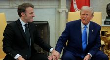 Donald Trump nu s-a putut abține! Ce mesaj i-a transmis lui Emmanuel Macron după imaginile controversate în care soția Brigitte pare că îl lovește cu palma peste față