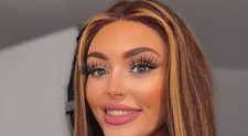 De la bust în sus e top model, însă nimeni nu se așteaptă să arate așa! O britanică și-a transformat defectele în atuuri